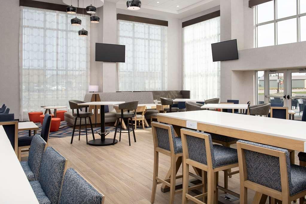 Hampton Inn Warroad 내부 사진