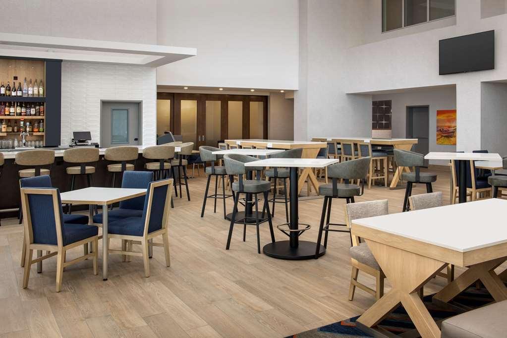 Hampton Inn Warroad 내부 사진